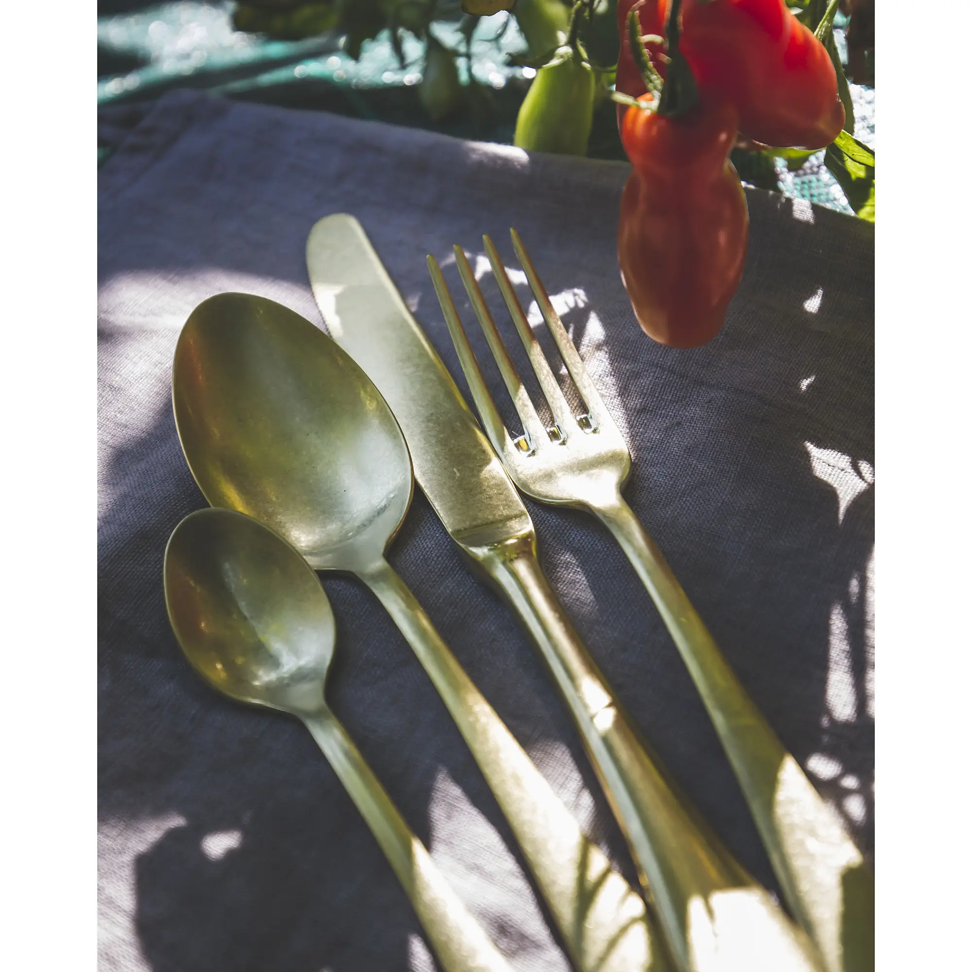 SERENA ANTICO gold cutlery set, 4 pcs. SERENA ANTICO gold cutlery set, 4 pcs.