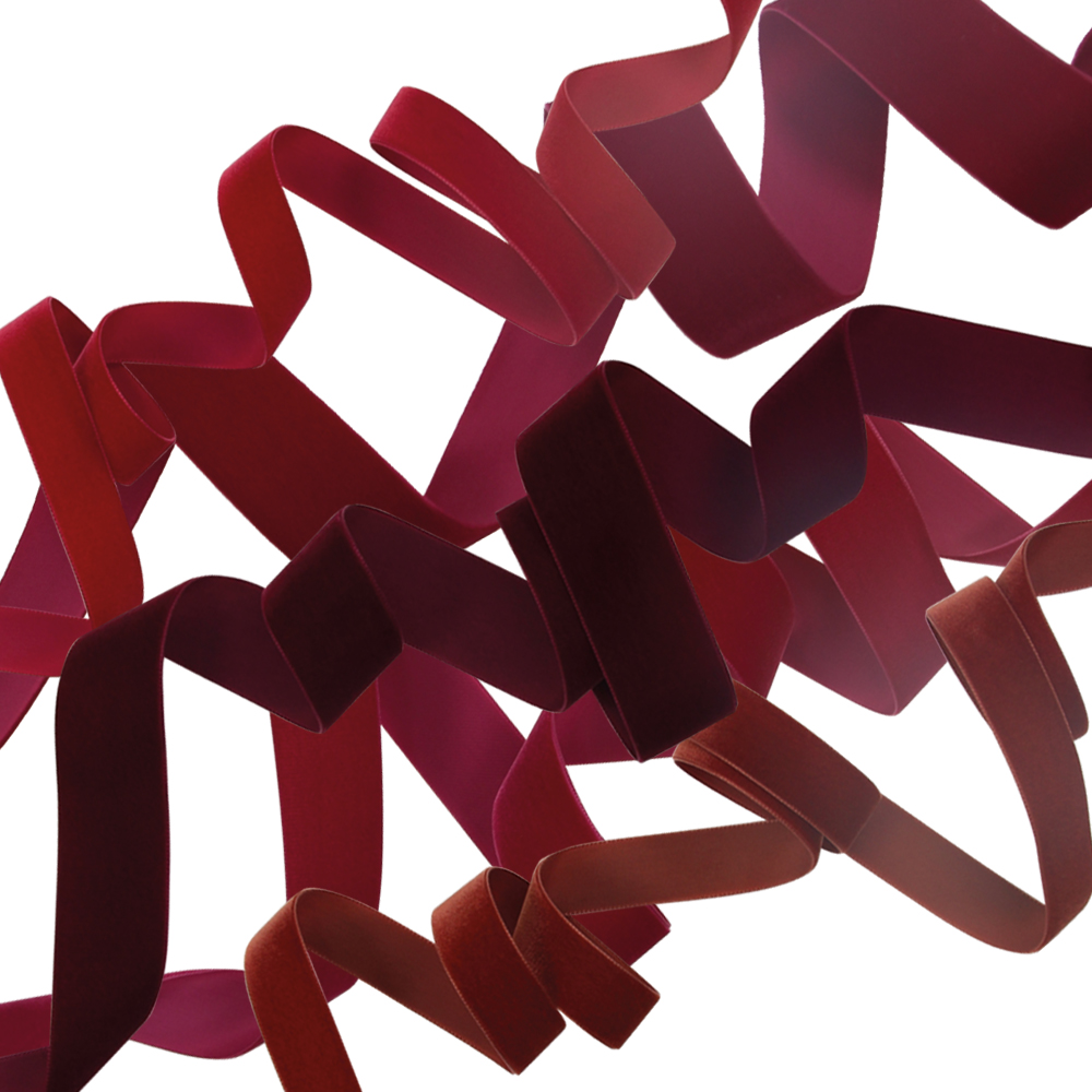 silk-and-linen-velvet-ribbon-mood-rot-1 silk-and-linen-moodbild-schleifen-aus-samt-roter-mix