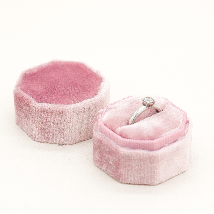 ring-box-samt-oktagon-verlobung-hochzeit-wild-rose-1 Oktagon Ringbox aus Samt - wild rose