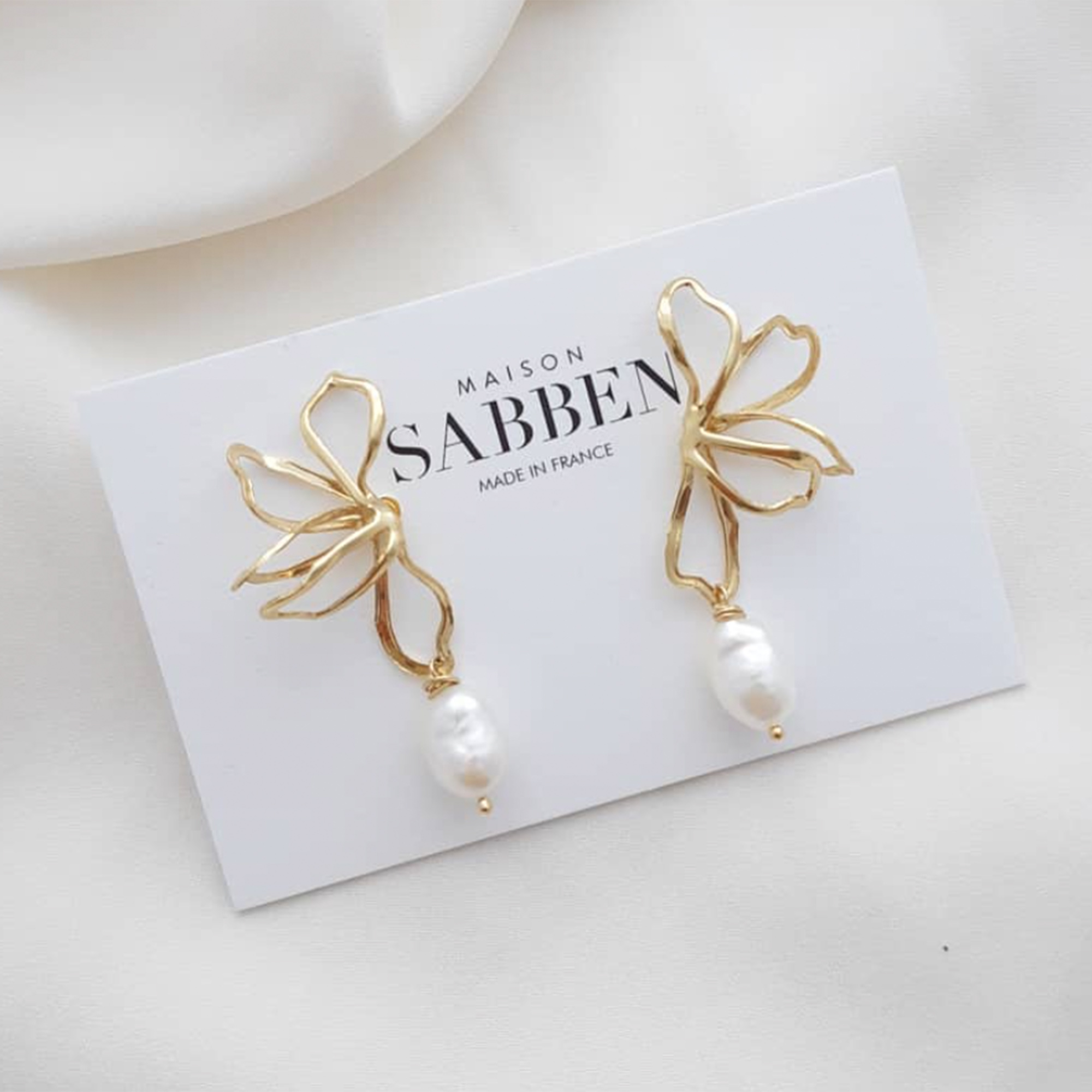 maison-sabben-ohrringe-magnolia-pearl-gold-earrings-2 Maison Sabben earrings MAGNOLIA PEARL