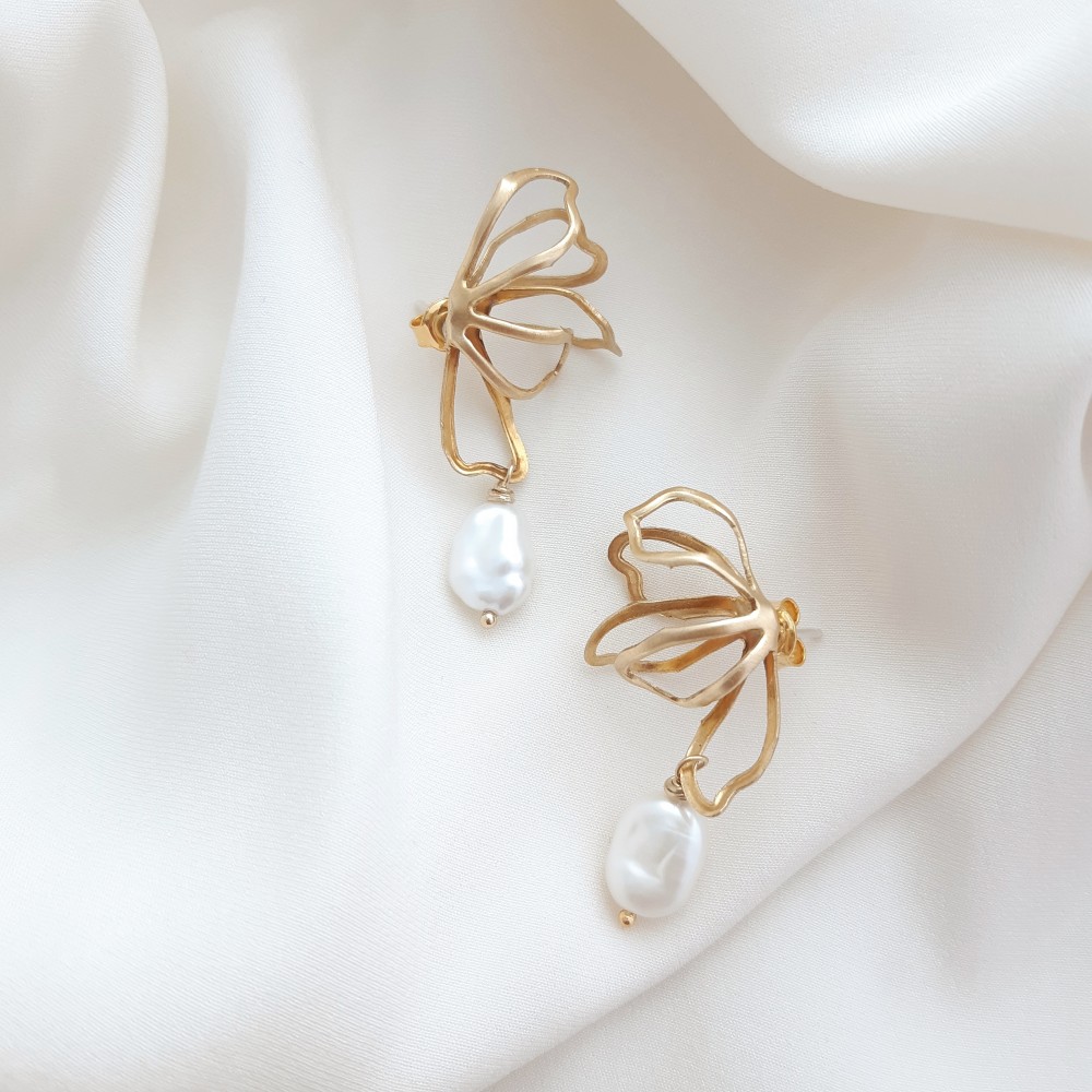 maison-sabben-bridal-earring-minimal-magnolia-1 Maison Sabben earrings MAGNOLIA PEARL